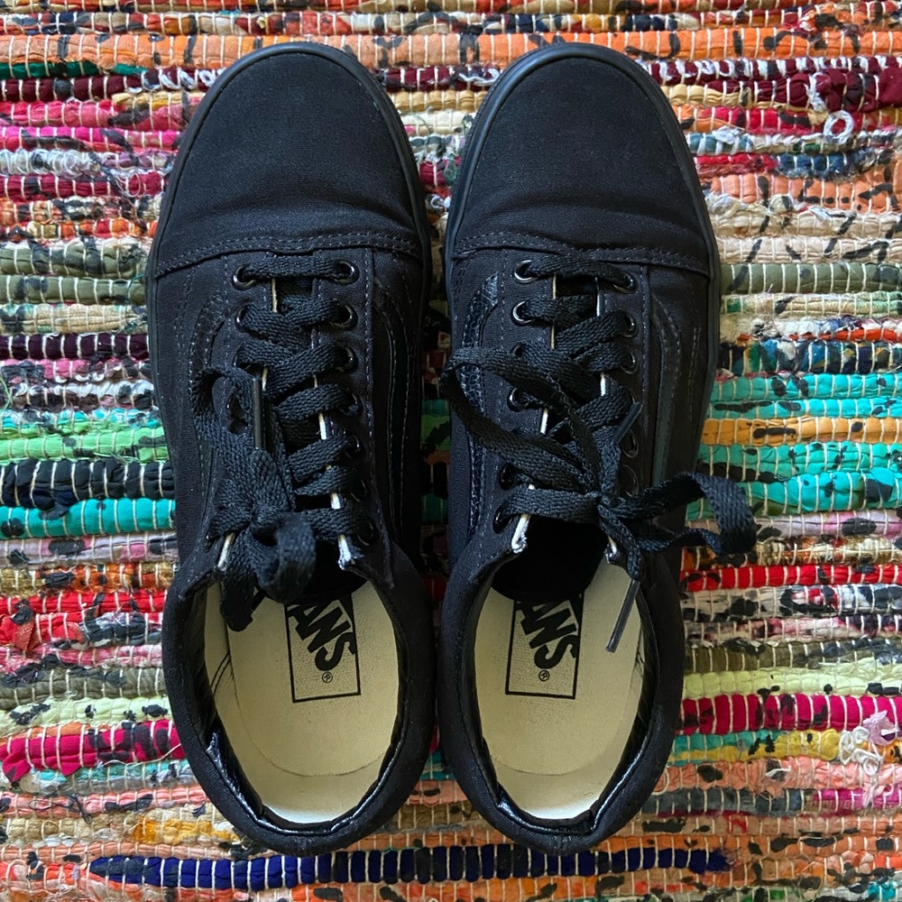 all black vans